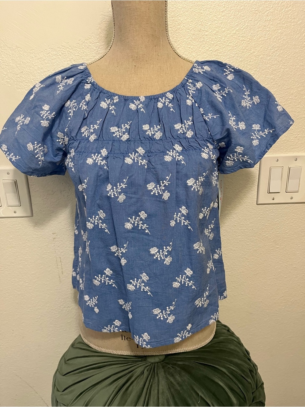 Blue Floral Puff-Sleeve Top